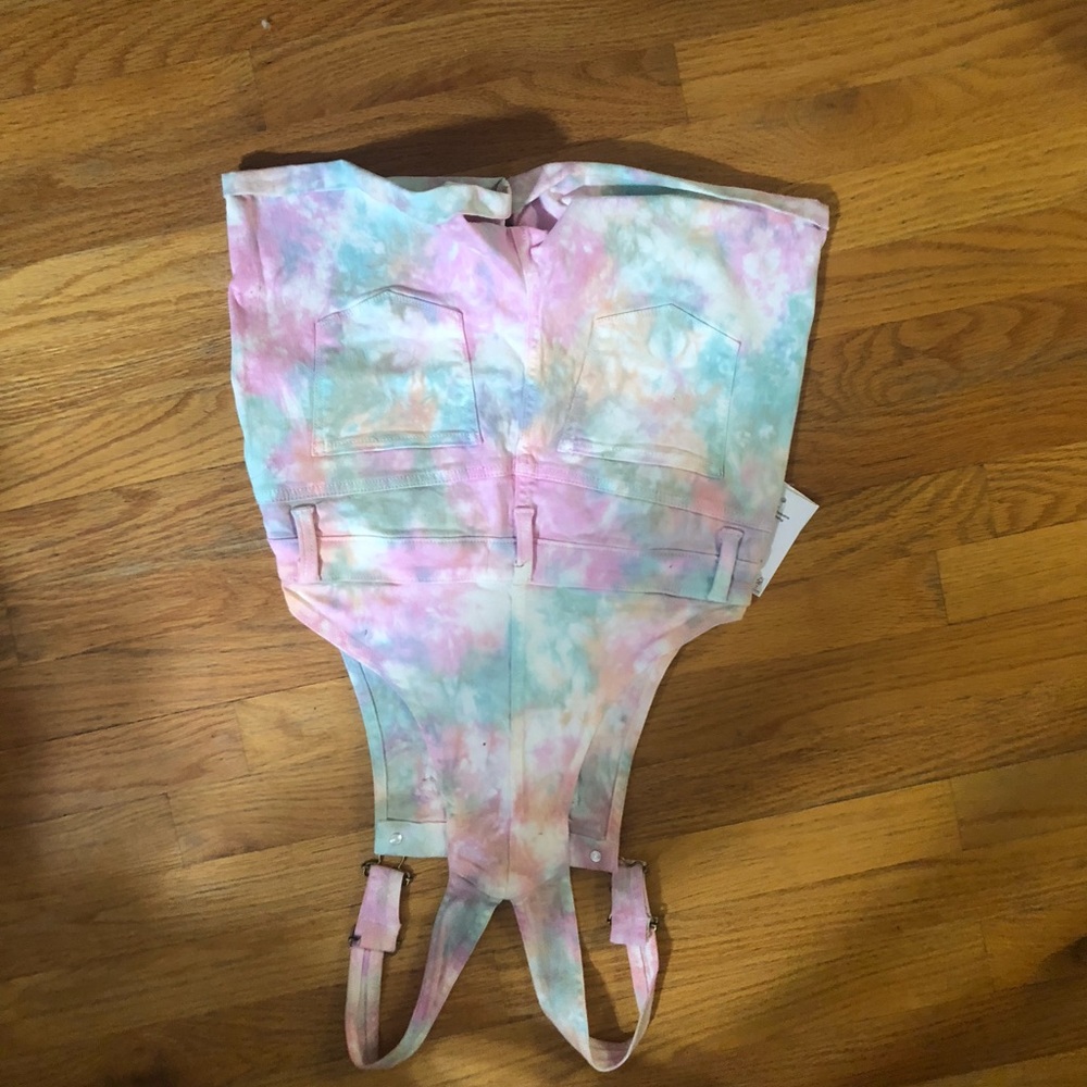 I am selling a new roper and it was never worn.